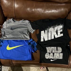 Nike Gray and Black Short Sleeve Tees